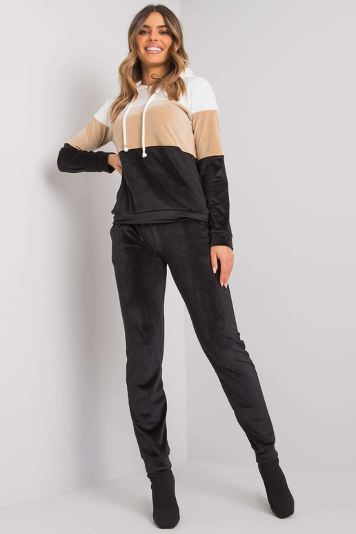 Must-valge veluurkomplekt pükstega... Must-valge veluurkomplekt pükstega...