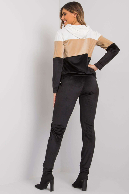 Must-valge veluurkomplekt pükstega... Must-valge veluurkomplekt pükstega...