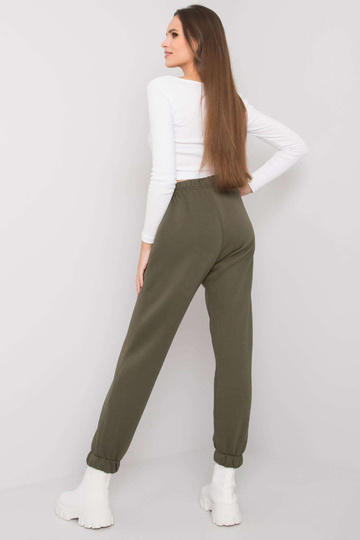 Selged khakivärvi...