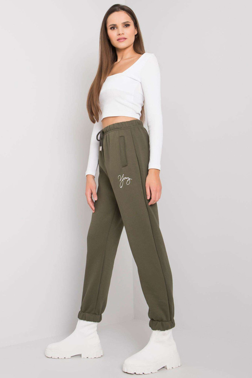 Selged khakivärvi dressipüksid,...