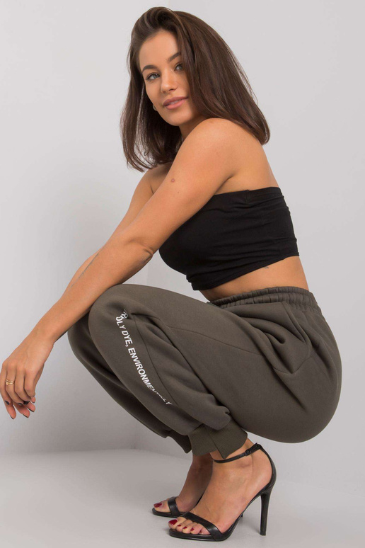 Tumedad khakivärvi naiste...