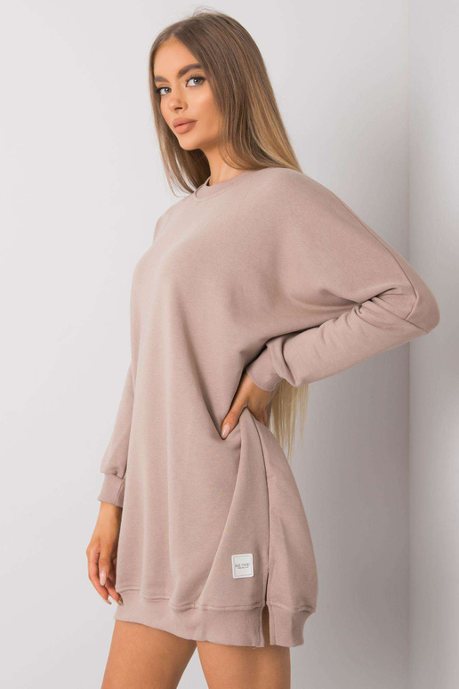 Tumebeež pikkade varrukatega...