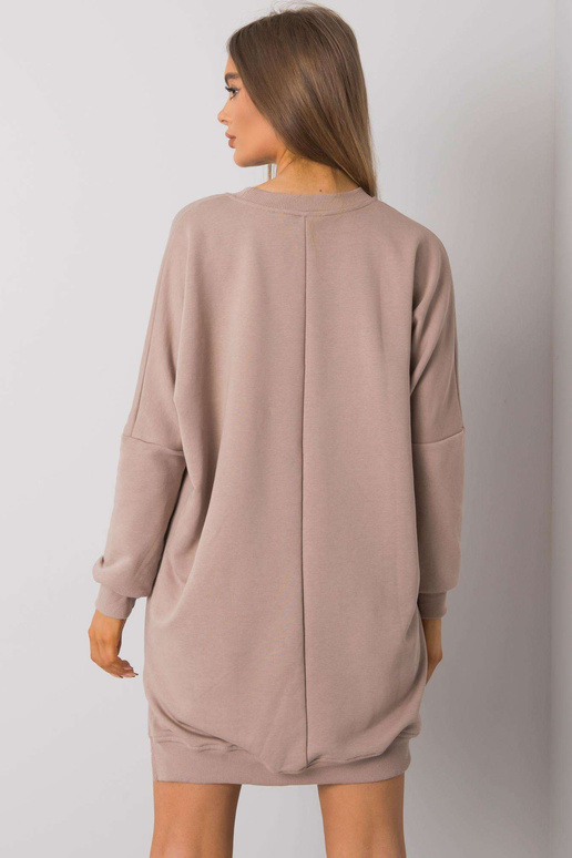 Tumebeež pikkade varrukatega...