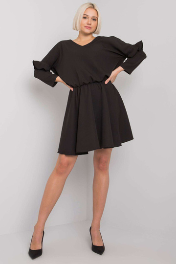 Must võlvikutega kleit...