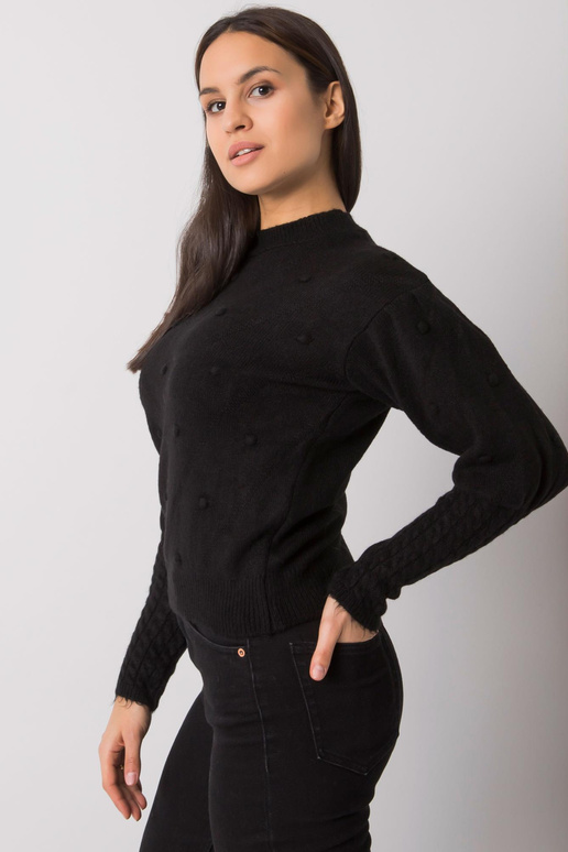 Must dekoratiivsete varrukatega...