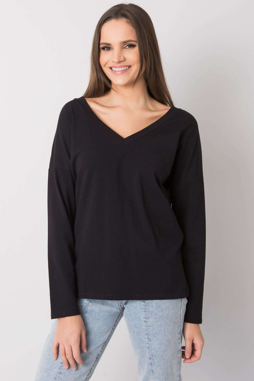 Must naiste pikkade varrukatega pluus...