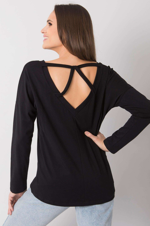 Must naiste pikkade varrukatega pluus...