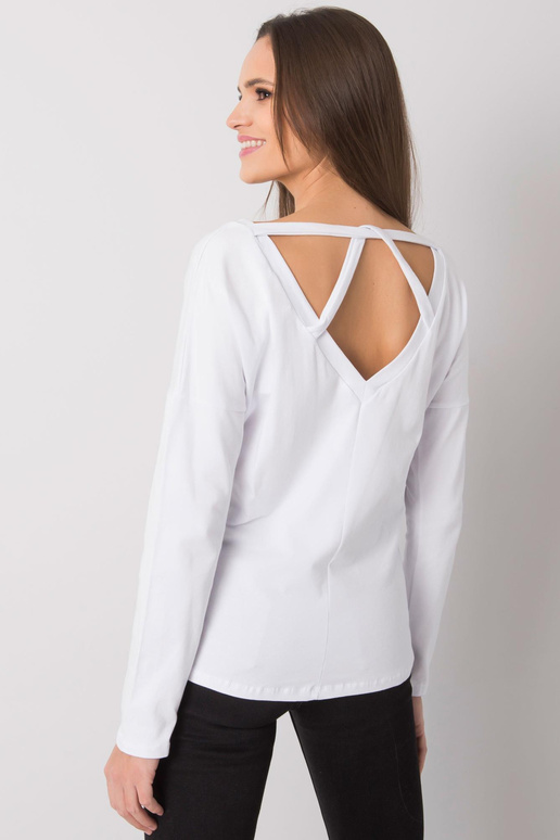 Valge naiste pikkade varrukatega...