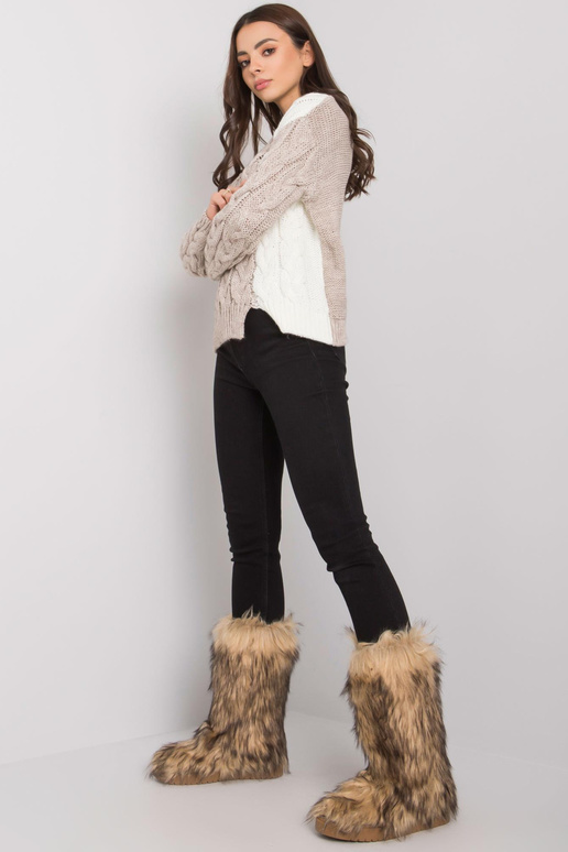 Tumebeež naiste palmikutega pusa...