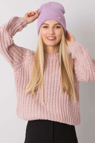 Helelilla kootud nokamüts...