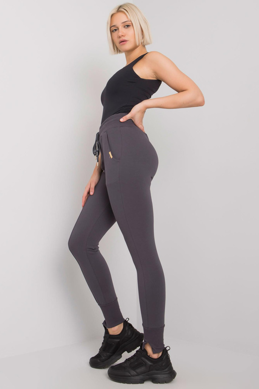 Grafiidist taskutega dressipüksid... Grafiidist taskutega dressipüksid...