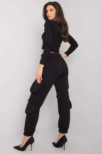 Mustad naiste dressipüksid...