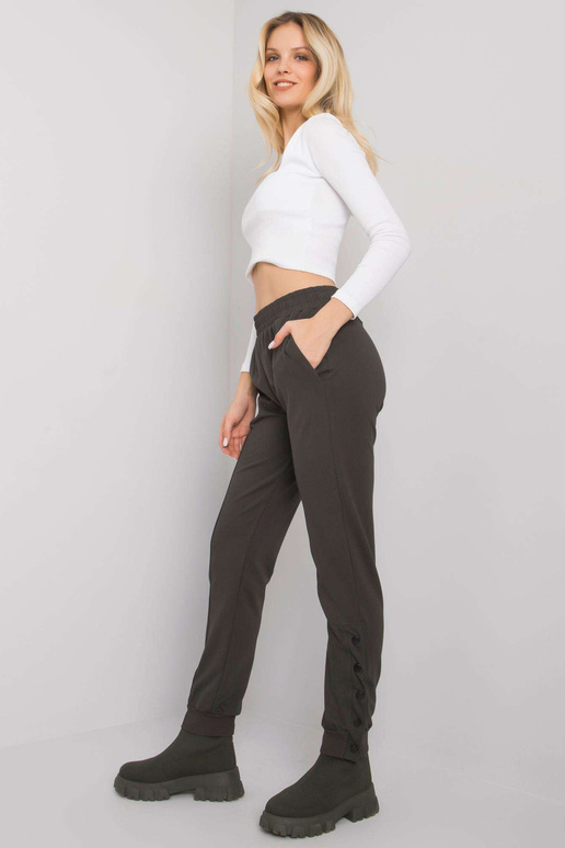 Tumedad khakivärvi nööpidega...