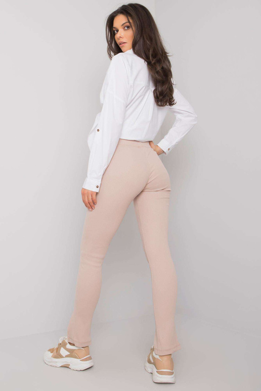 Helebeežid vabaaja retuusid lõhikuga...