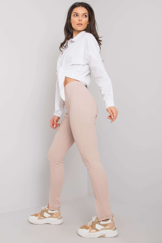 Helebeežid vabaaja retuusid lõhikuga...