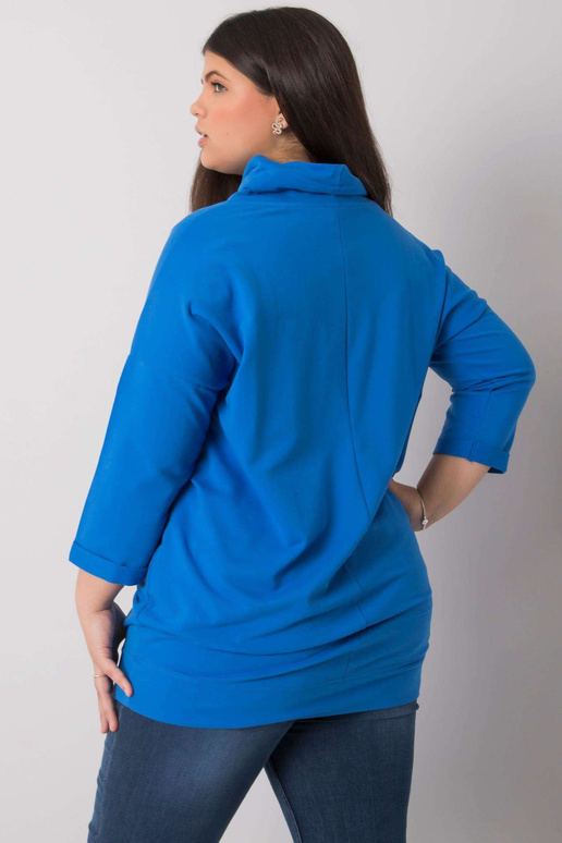 Tumesinine suures suuruses pluus...