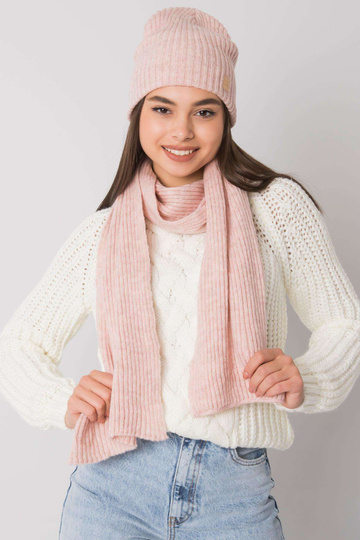 Määrdunud roosa...