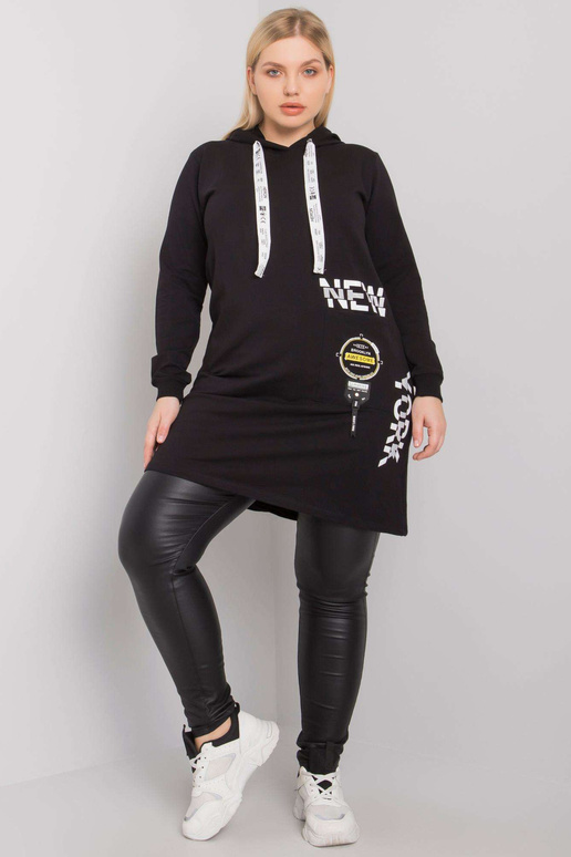 Must plusssuuruse kapuutsiga tuunika...