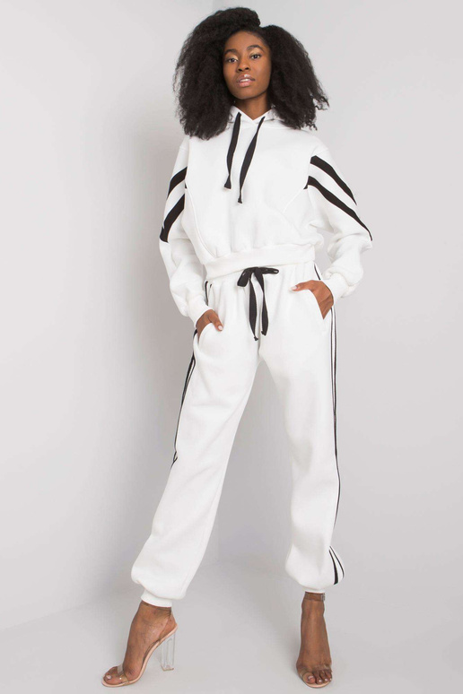 Valge vabaaja komplekt Stacy triipudega Valge vabaaja komplekt Stacy triipudega