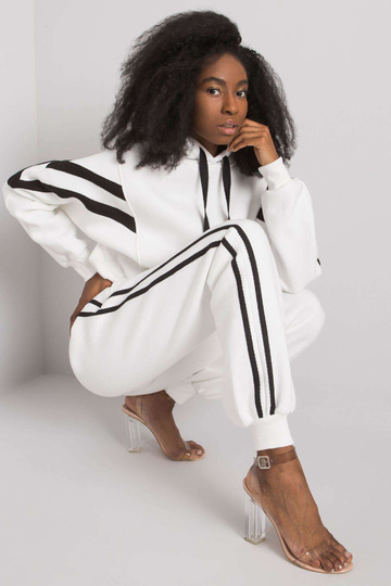 Valge vabaaja komplekt... 2