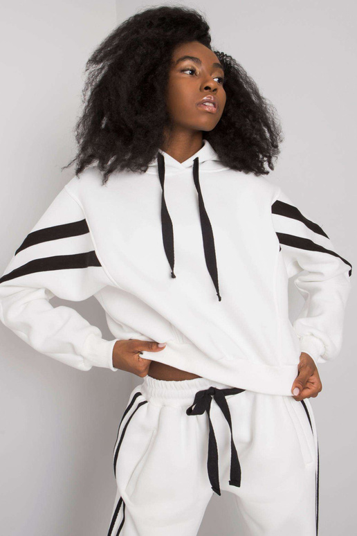 Valge vabaaja komplekt Stacy triipudega Valge vabaaja komplekt Stacy triipudega