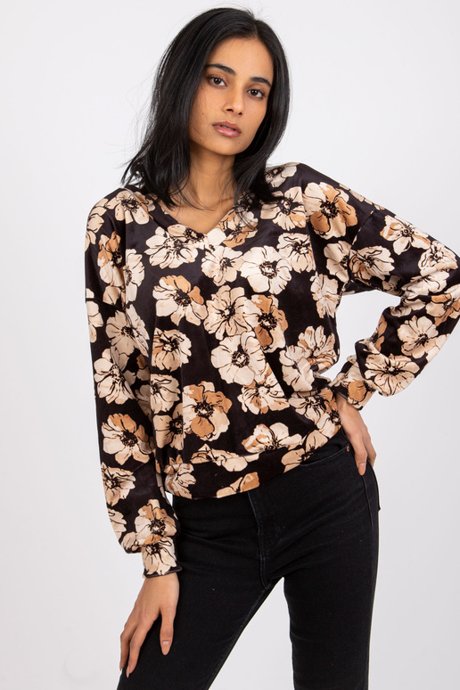 Must ja beež veluurpluus ketiga...