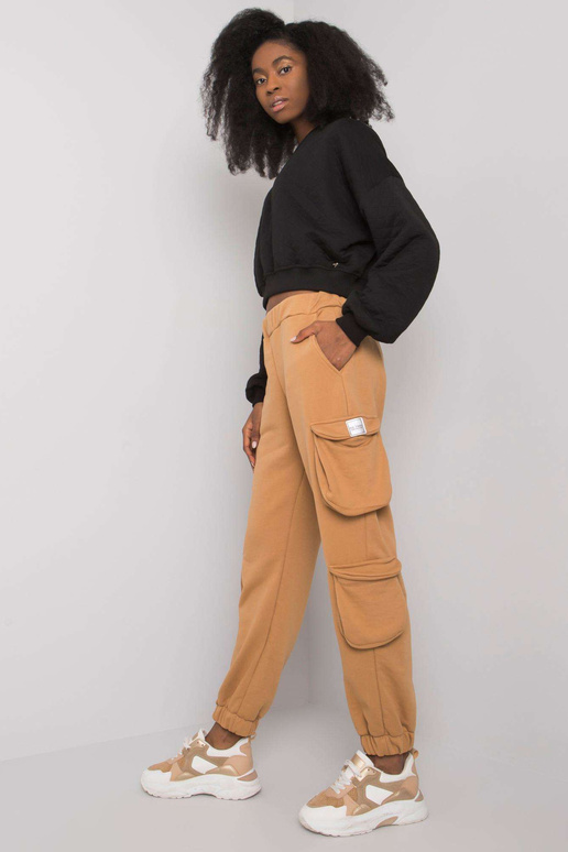 Kaamel naiste taskutega dressipüksid...