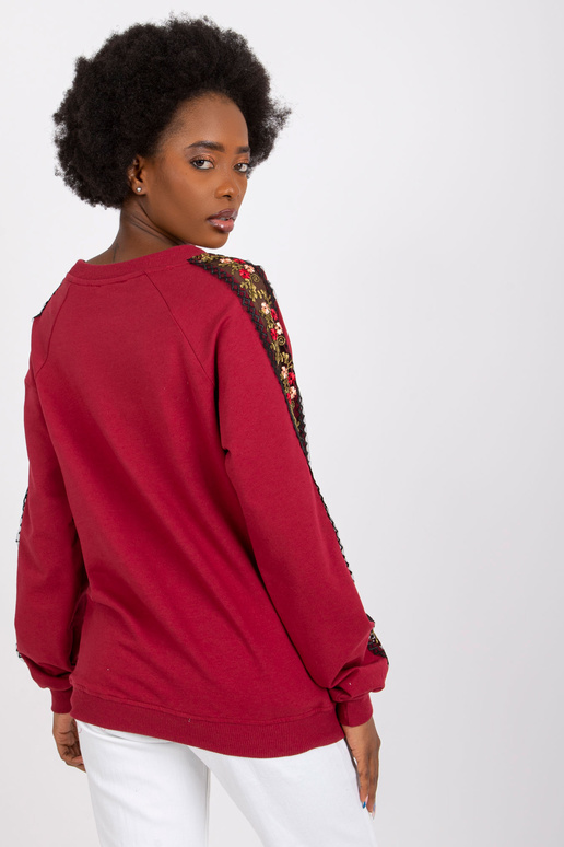 Dekoratiivsete varrukatega Burgundia...