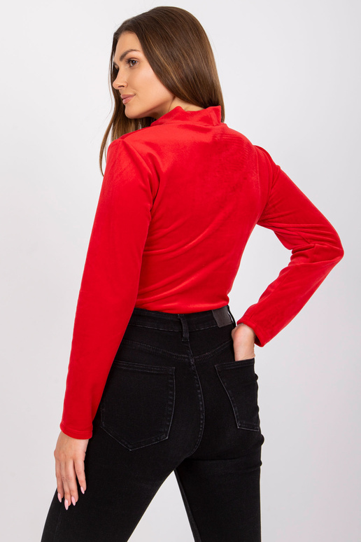 Punane veluurpluus väljalõikega...