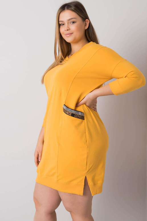 Kollane suures suuruses kleit Susani...