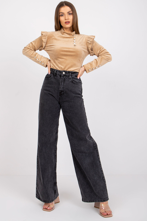 Tumebeež pikkade varrukatega...