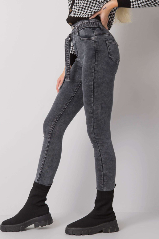 Hallid liibuvad teksad Lexingtoni...