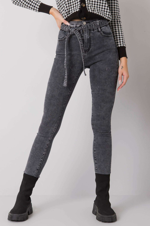 Hallid liibuvad teksad Lexingtoni...