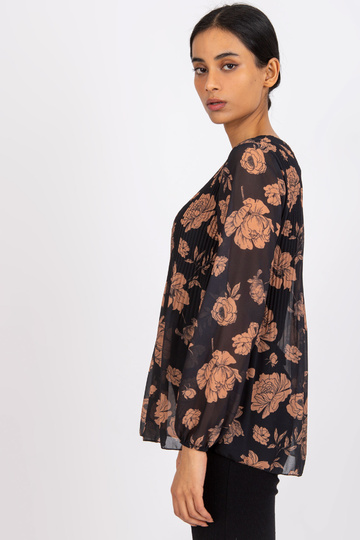 Must ja kaameli pluus...