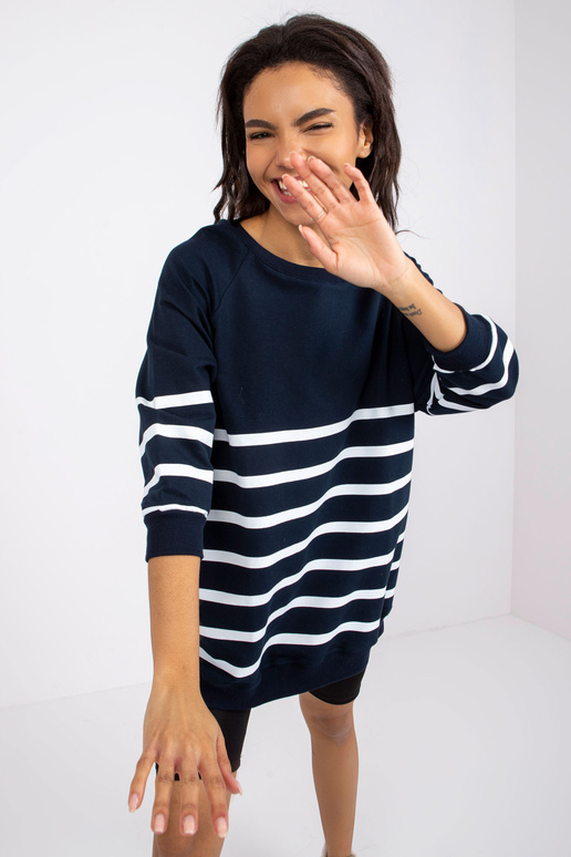 Meresinine ja valge triibuline pluus...