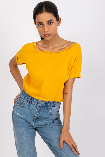 Seljas kaelusega heleoranž...