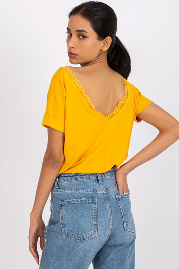 Seljas kaelusega heleoranž... 2