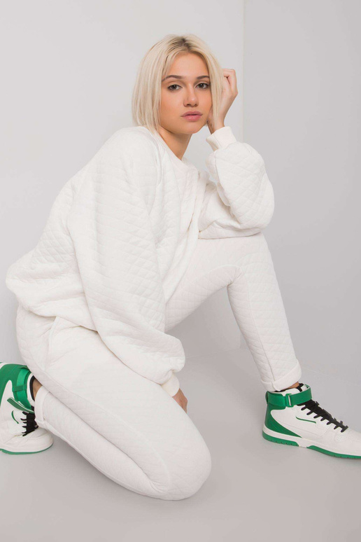 Ecru kaheosaline tepitud komplekt...