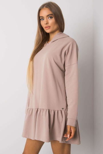 Tumebeež kapuutsiga...