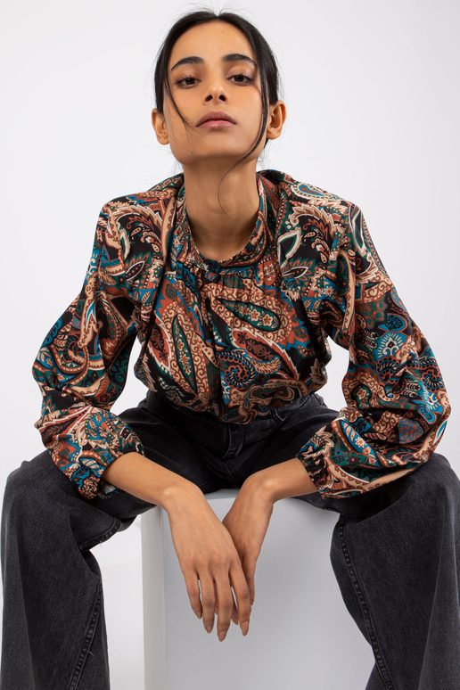 Must Mia trükistega pluus