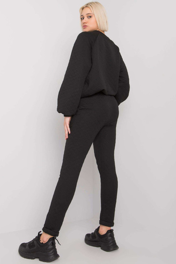 Must kaheosaline tepitud...