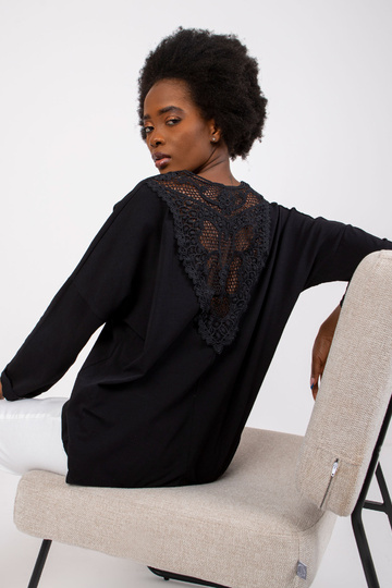 Must puuvillane pluus...