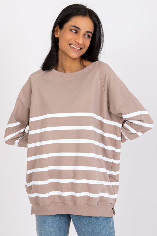 Tumebeeži ja valge triibuline pluus...