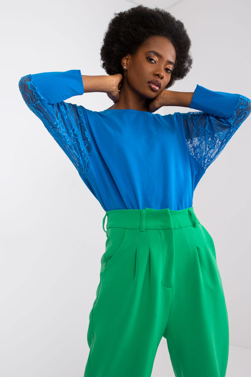 Tumesinine pitsvarrukatega pluus...