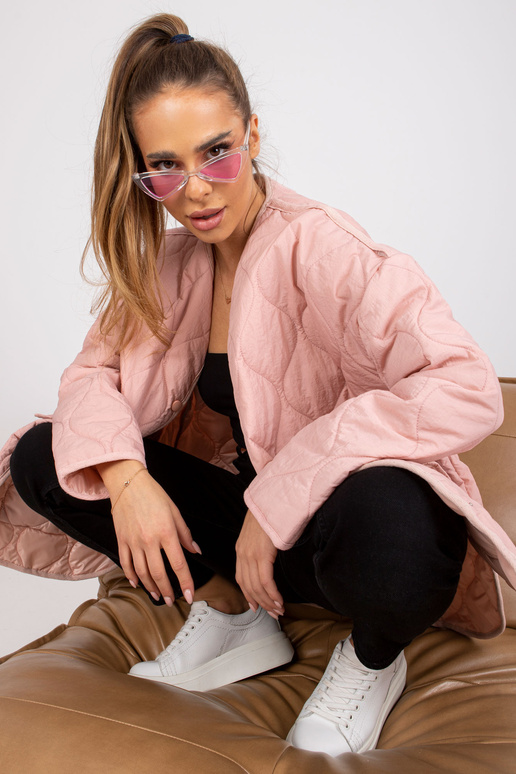 Määrdunud roosa tepitud jakk ilma... Määrdunud roosa tepitud jakk ilma...