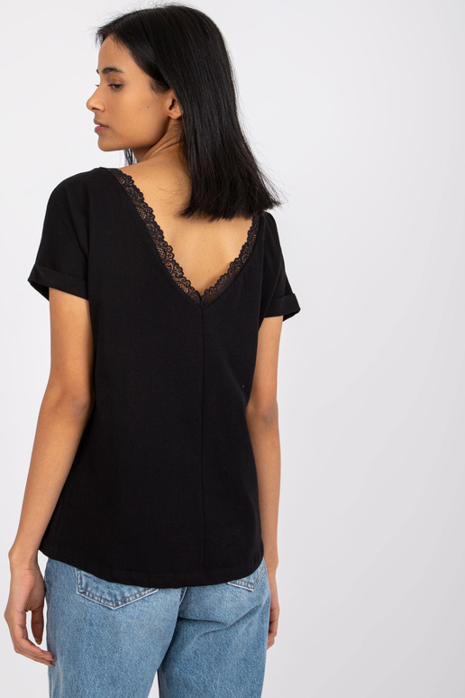 Must kaelusega pluus seljal Salma RUE...