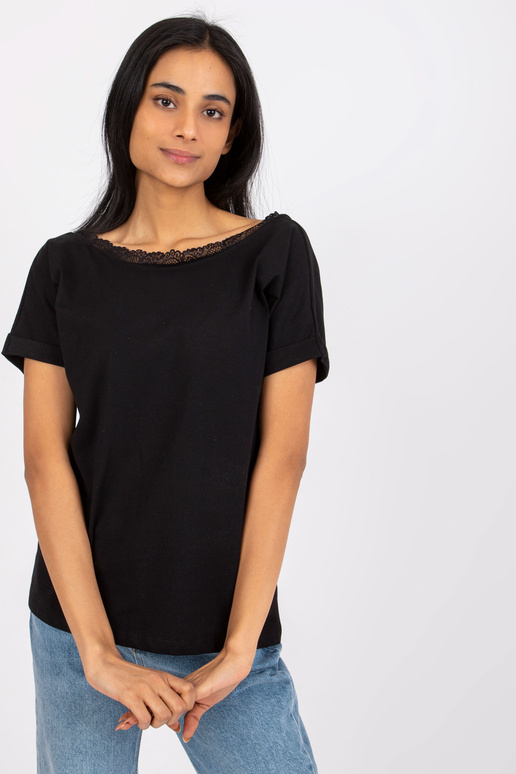 Must kaelusega pluus seljal Salma RUE...