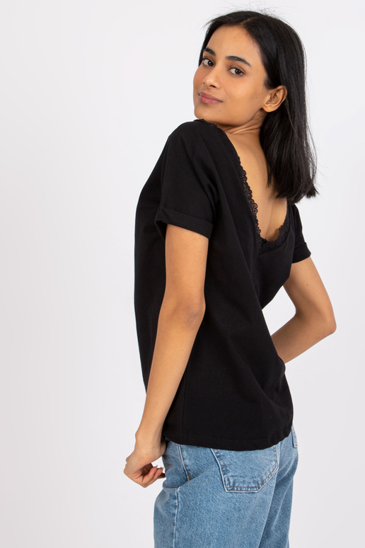 Must kaelusega pluus seljal Salma RUE...