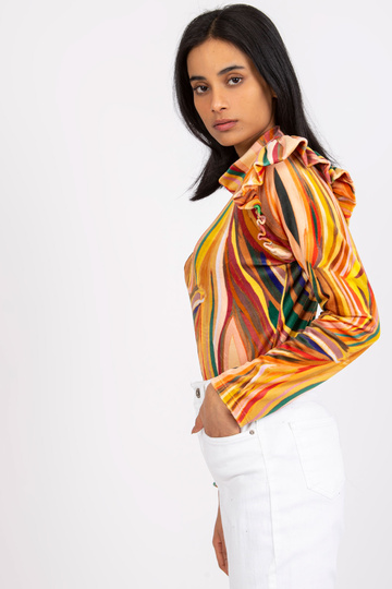 Kollane volangidega...