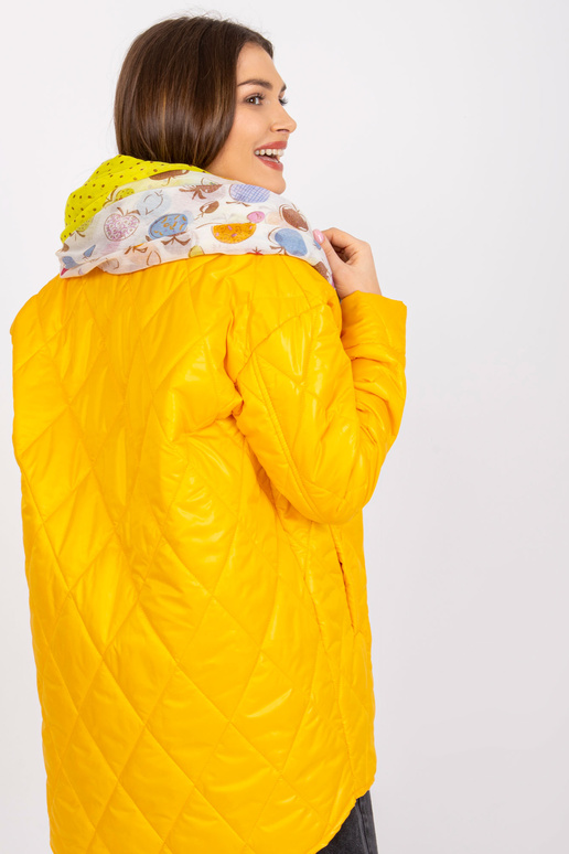 Valge-kollane sall trükistega